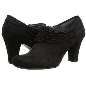 Aerosoles starring role heels, 8.5. New in box!